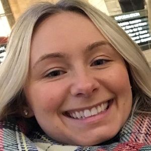 Meet your Posher, Casandra